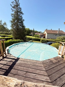 Pavillon sur sous sol de 170m², 5 chambres, piscine sur terrain de 2000m² 197 000 €