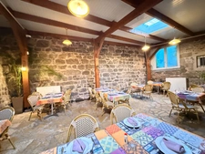 OPPORTUNITE ! Restaurant de caractère avec fonds et murs, adresse emblématique, à vendre au coeur de Guéret 415 000 €