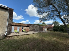  Manoir de 170m² avec son annexe de 50m² et ses dépendances sur terrain de 3 423m² 244 000 €