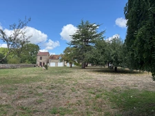  Manoir de 170m² avec son annexe de 50m² et ses dépendances sur terrain de 3 423m² 244 000 €