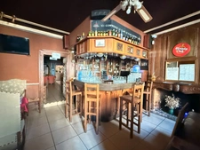 OPPORTUNITE ! Restaurant de caractère avec fonds et murs, adresse emblématique, à vendre au coeur de Guéret 415 000 €
