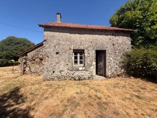 EN EXCLUSIVITE ! Charmante maison en pierre 60m² à rénover, Terrain de 900 m² 23 800 €