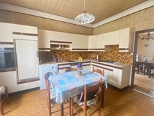 Maison de village, 103m², 3 chambres, terrasse et jardinet avec 2 garages 59 900 €