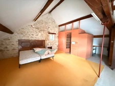 Propriété de caractère 284m² habitable, 5 chambres, annexe + grange sur terrain de 6885m² 197 000 €