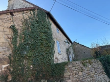 BELLE OPPORTUNITE ! Maison en pierre de 165m², pleine de charme, 4 chambres, Cour intérieure de 379m² 93 000 €