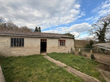 Maison en pierre, 65m², 2 chambres avec garage et dépendance, 29 500 €
