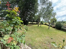 Ensemble de 2 maisons mitoyennes superficie totale de 107m², avec garage, terrain 1171m² 76 600 €