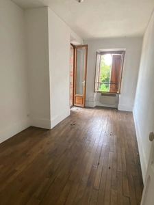 Maison en pierre, 95 m², avec cave et dépendances sur 636 m² de terrain 75 000 €