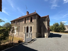 Maison en pierre de 126m², 4 chambres, avec grange 65 000 €