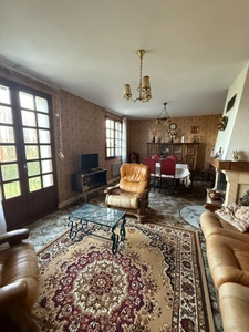 Pavillon de 155m², 5 chambres avec possibilité de 2 appartements indépendants sur terrain de 1527m² 138 000 €