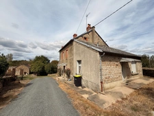 EN EXCLUSIVITE ! Propriété 2 maisons + dépendances sur 4700 m2 de terrain (ou 1ha8 si nécessaire) 88 000 €