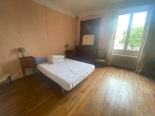 Demeure de 284m², 11 pièces, 7 chambres avec 600m² de dépendances, terrain de 2200m² 211 000 €