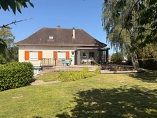 Pavillon sur sous sol de 170m², 5 chambres, piscine sur terrain de 2000m² 197 000 €