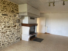 Ensemble de 2 maisons mitoyennes en pierre 209m² + grange, terrain 2000m² 79 500 €