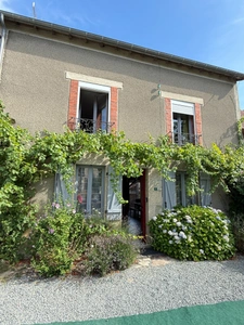 EN EXCLUSIVITE Gite/Maison en pierre, 164m², avec dépendances sur 945m² de terrain 143 000 €