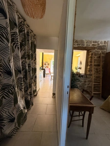EN EXCLUSIVITE ! Maison en pierre 54m², 2 chambres sur 593m² de terrain + Terrain indépendant de 1420m² 66 500 €