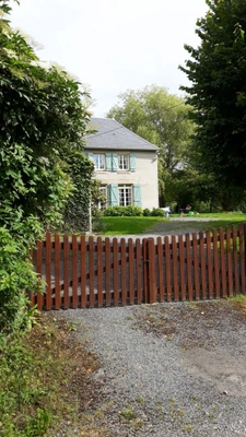 Maison de caractère en pierre, 121 m², 5 chambres avec belles dépendances sur 6 688 m² de terrain 148 500 €