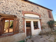 EN EXCLUSIVITE ! Authentique bâtisse en pierre 93m², sur près d'un hectare de terrain bordé par la rivière 79 900 €