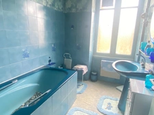 Maison de village, 103m², 3 chambres, terrasse et jardinet avec 2 garages 59 900 €