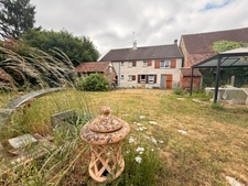 Maison de caractère en pierre, 134m², 4 chambres, Terrain de 2 668 m², proche des Trois Lacs 129 900 €