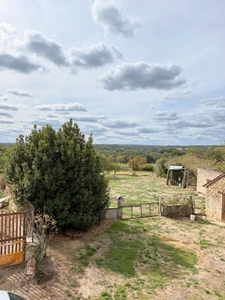 EN EXCLUSIVITE ! Propriété 2 maisons + dépendances sur 4700 m2 de terrain (ou 1ha8 si nécessaire) 88 000 €