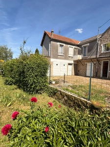 EN EXCLUSIVITE ! Maison en pierre de 136m², 2 garages sur terrain de 950m² 71 500 €