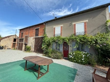 Gite/Maison en pierre, 164m², avec dépendances sur 945m² de terrain 127 000 €