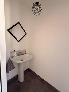 Pavillon de plain pied 136m², de 2012, 5 chambres, sur terrain de 1719m² 229 000 €