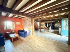 BELLE OPPORTUNITE ! Maison en pierre de 165m², pleine de charme, 4 chambres, Cour intérieure de 379m² 93 000 €