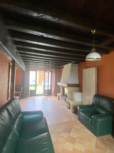 Maison en pierre, 167m², avec grange sur 730m² de terrain 112 000 €