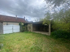 Demeure de 284m², 11 pièces, 7 chambres avec 600m² de dépendances, terrain de 2200m² 211 000 €