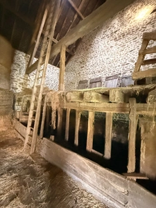 EN EXCLUSIVITE Maison en pierre de 113m² avec grange sur 2,4ha de terrain 128 000 €