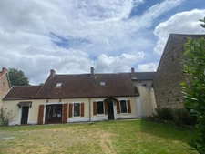 Maison en pierre, 167m², avec grange sur 730m² de terrain 112 000 €