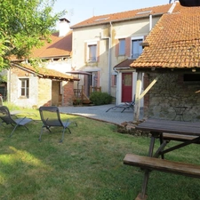 EN EXCLUSIVITE Gite/Maison en pierre, 164m², avec dépendances sur 945m² de terrain 143 000 €