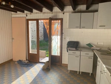 Ensemble de 2 maisons mitoyennes en pierre 209m² + grange, terrain 2000m² 79 500 €