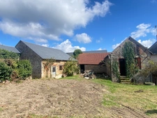 EN EXCLUSIVITE ! Corps de ferme avec maison d'habitation de 89m² sur terrain de 2hectares 2188m² 125 000 €