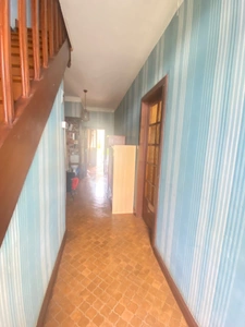 Maison de village, 103m², 3 chambres, terrasse et jardinet avec 2 garages 69 900 €