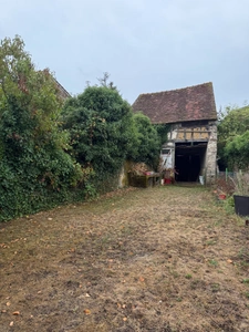Maison de ville de 157m² avec potentiel local professionnel et dépendances, jardin 69 900 €