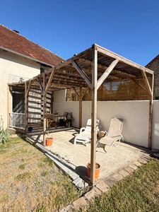Maison en pierre entièrement rénovée, 95m², avec dépendances, terrain de 1154m² 148 000 €