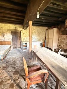Maison en pierre 105m², 3 chambres sur 1 hectare de terrain + 3ha de terrain indépendants supplémentaires 78 000 €