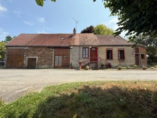  Longère en pierre 90m², sur terrain de 2379m² 69 990 €