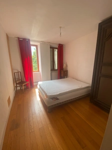 Demeure de 284m², 11 pièces, 7 chambres avec 600m² de dépendances, terrain de 2200m² 211 000 €