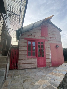 Maison en pierre, 95 m², avec cave et dépendances sur 636 m² de terrain 75 000 €