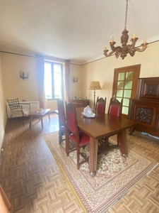 Maison de village, 103m², 3 chambres, terrasse et jardinet avec 2 garages 59 900 €