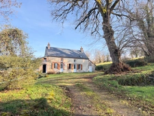 EN EXCLUSIVITE Maison en pierre de 113m² avec grange sur 2,4ha de terrain 128 000 €