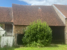 Maison en pierre, 167m², avec grange sur 730m² de terrain 112 000 €