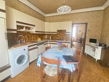 Maison de village, 103m², 3 chambres, terrasse et jardinet avec 2 garages 59 900 €