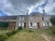 Demeure de 284m², 11 pièces, 7 chambres avec 600m² de dépendances, terrain de 2200m² 211 000 €