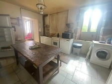 Demeure de 284m², 11 pièces, 7 chambres avec 600m² de dépendances, terrain de 2200m² 211 000 €
