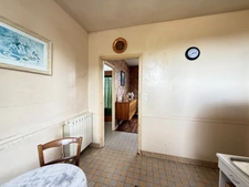 Pavillon élevé sur sous sol, 79m², 3 chambres sur 626m² de terrain 54 000 €